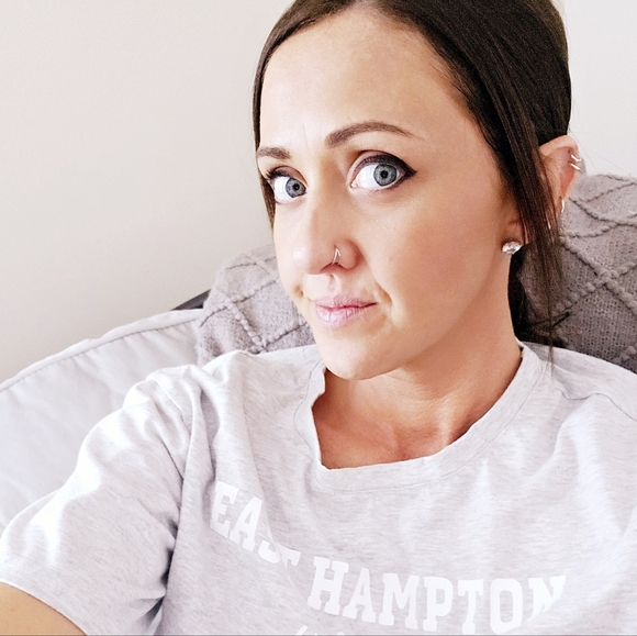 Meet your Posher, Jess🖤 - Picture 2 of 2